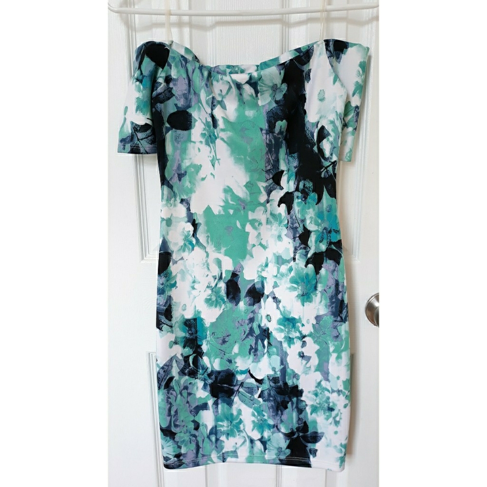 Short floral print dress (stretchy and sexy)